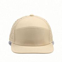 Casquette de performance perforée à 6 panneaux, anti-humidité, en polyester non structuré, avec logo personnalisé et patch PVC, respirante pour le sport