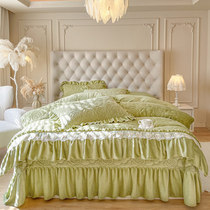 Set di Quattro Pezzi in Velluto Latte con Pizzo: Lenzuola, Federe, Copripiumino - Product Image 6