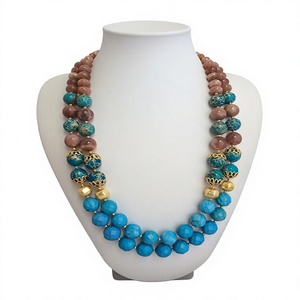 Collier élégant bohème pour femme avec perles en résine rouge et accents turquoise, chaîne plaquée or, bijoux de fête, cadeaux pour femme - Product Image 2