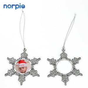Ornamento <span class=keywords><strong>di</strong></span> vacanza Sublimazione Del Metallo Fiocco <span class=keywords><strong>di</strong></span> <span class=keywords><strong>Neve</strong></span> <span class=keywords><strong>Di</strong></span> Natale Decorazione - Product Image 1