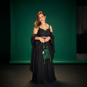 Sari de Fiesta Contemporáneo para Mujer, de Organza Negra Pre-Drapeada de Alta Calidad, Glamuroso para Eventos Nocturnos, Recepciones y Funciones, de Secado Rápido - Product Image 1