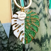 Naturgrüner Zinklegierung Blatt-Schlüsselanhänger Gold Hartemaille Monstera-Blatt Schlüsselanhänger 50mm Frischer Stil