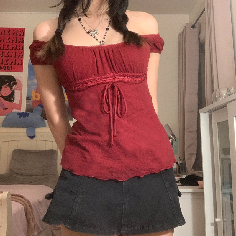 Top corto da donna con bordo in pizzo a maniche corte scollo