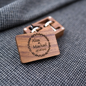 Artisanat logo personnalisé boutons de manchette en <span class=keywords><strong>bois</strong></span> <span class=keywords><strong>boîte</strong></span> nouveau produit gravé boutons de manchette en <span class=keywords><strong>bois</strong></span> de noyer <span class=keywords><strong>bijoux</strong></span> bague en <span class=keywords><strong>bois</strong></span> <span class=keywords><strong>boîte</strong></span> pour hommes cadeau - Product Image 5