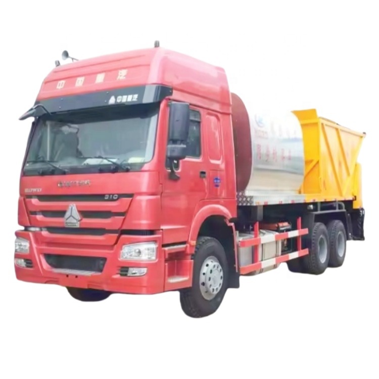 New Sinotruk 6x4 Asphalt Distributor Synchronous Chip Sealing Truck 18CBM Gravel Chip Sealer for Building Road Machine Engine