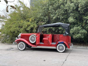 Old Classic Cars Retro Vintage Car Electric Four-wheeled Scenic Sightseeing Car - Product Image 5