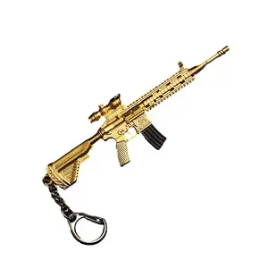 मेटल गन मॉडल कीचेन एनीमे गेम मिनी गन AK47 M16 AUG अलॉय वेपन बैकपैक पेंडेंट कलेक्शन मित्र उपहार अनुकूलित करें