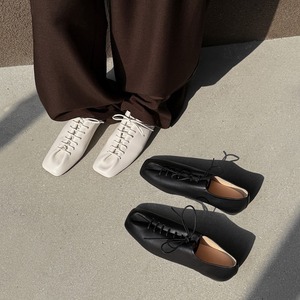 Zapatos planos de mujer de piel de oveja con cordones, estilo nuevo, con interior y exterior de cuero genuino, punta profunda, zapatos individuales para mujer. - Product Image 2