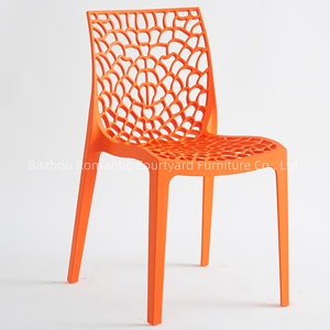 Chaises de salle à manger ergonomiques en plastique, design élégant, sans accoudoirs, durables, à prix abordable, très demandées - Product Image 3