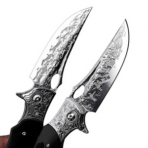 Couteau pliant Shadow Hawk avec lame noire finition Stonewashed, mécanisme de verrouillage sécurisé et poignée ergonomique pour un usage quotidien - Product Image 3