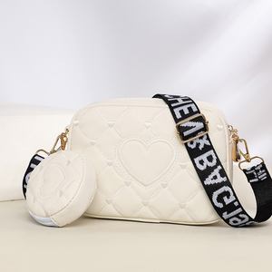 Borsa a Tracolla Moda con Cinturino Regolabile e Pochette Abbinata, Borsa a Tracolla Trapuntata a Cuore in PU - Product Image 6