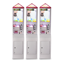 Mini attrape-poupée de bonbons à pièces d'arcade de machine à griffes avec de mini animaux en peluche en métal durable langue anglaise