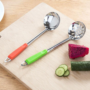 Ensemble de louches à soupe en acier inoxydable avec manche en plastique, cuillère ajourée pour la cuisine domestique, compatible lave-vaisselle, design à 7 points - Product Image 2