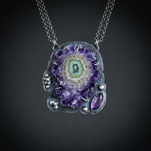 Pendentif Fleur en Pierre de Lune Arc-en-ciel Naturelle Faite à la Main en Argent Sterling 925 Massif, Plaqué Noir Pistolet, Sertissage à la Cannelure - Product Image 2