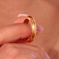 Bague de couple simple et lisse en acier inoxydable plaqué or 18 carats, vente en gros, bijoux de mode personnalisés, très prisés, pour femme