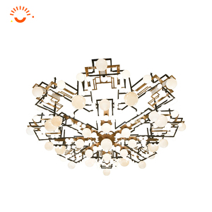 Lustre en verre géométrique personnalisé - Luminaire suspendu LED de luxe pour hall d'hôtel et atrium - Product Image 6