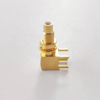 Connecteur coaxial RF 50 ohms SMC mâle (prise) à angle droit pour montage sur circuit imprimé