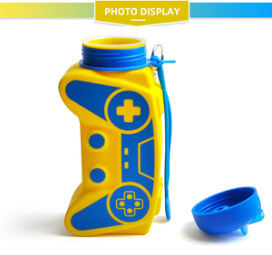 Bouteille d'eau en silicone style manette de jeu pour enfants avec corde et poignée – Design bohème écologique, bouteille de voyage 600 ml - Product Image 4