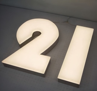 Panneau lumineux LED personnalisable DakeSign – Lettres lumineuses avec conception gratuite pour centres commerciaux, enseignes publicitaires et signalétique directionnelle
