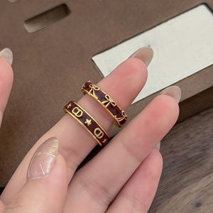 Anello Aperto Regolabile Vintage di Lusso con Fiocco e Lettera, Placcato Oro 20K, in Ottone con Smalto <span class=keywords><strong>Rosso</strong></span> <span class=keywords><strong>Vino</strong></span>, Vendita all'Ingrosso - Product Image 4