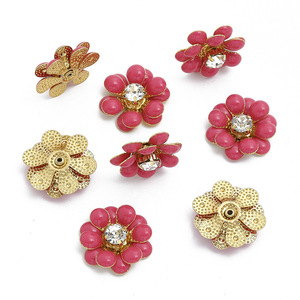 Boucles d'oreilles clous en forme de fleur, en résine époxy rouge, serties de pierres, pour vêtements, chaussures et sacs - Product Image 5