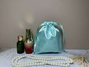 Pochette transparente personnalisée en velours/satin gaufré recyclable avec cordon de serrage pour bijoux, cadeaux, perruques, protection anti-poussière, mèches de cheveux et articles ménagers - Product Image 4