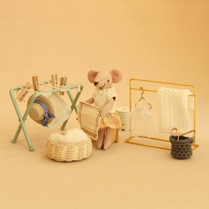 Séchoir à vêtements miniature <span class=keywords><strong>en</strong></span> métal <span class=keywords><strong>en</strong></span> gros pour bricolage maison de poupée dessin animé <span class=keywords><strong>jouet</strong></span> et accessoire modèle sur pied - Product Image 4