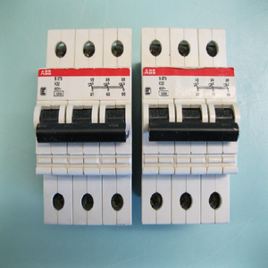 Новый комплект из <span class=keywords><strong>2</strong></span>-х автоматических выключателей S273 K32 D-типа для монтажа на DIN-рейку, 400В, <span class=keywords><strong>3</strong></span>-полюсный, F7, для промышленной автоматизации * В наличии - Product Image 1