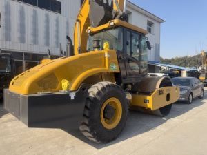 Rullo Vibrante da 16t Peso Operativo XS163J Modello Classico dalla Fabbrica XUZHOU - Product Image 4