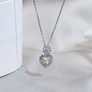 สร้อยคอเพชรรูปหัวใจสีชมพูสดใส รุ่น MSN-887 ทองคำขาว 18K เพชรเพาะเลี้ยงในห้องปฏิบัติการ ของขวัญวันครบรอบสุดโรแมนติก - Product Image 3