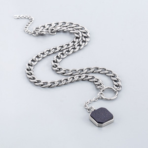 สร้อยคอไทเทเนียมสตีลแบบยูนิเซ็กซ์ จี้รูปหกเหลี่ยมทรงเรขาคณิต ดีไซน์เรียบง่าย สีเงิน เหมาะสำหรับใส่ทุกวัน - Product Image 1