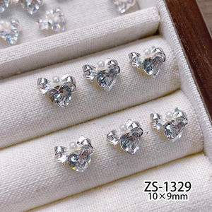 Wunderschöne Künstliche Eis-Transparente Weiße Handgefertigte Perlen-Rose Funkelndes Accessoire - Product Image 4