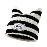 Gorro de punto acanalado con diseño de orejas de gato, etiqueta tejida, cálido para invierno, estilo urbano, gorro tipo calavera para mujer, venta al por mayor, multicolor a rayas