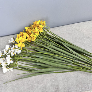 Narcisi Artificiali a 4 Teste da 44cm Direttamente dalla Fabbrica, Fiori di Narciso in Seta all'Ingrosso per Decorazione Casa e Tavola - Product Image 2