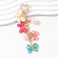 Breloque de sac de bijoux faite à la main pour femme, cadeau pour amie, porte-clés animal mignon, porte-clés coloré floral, grand papillon, perle