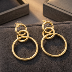 SOUMYA CREATIONS Pendientes de Aro de Latón Hechos a Mano, Estilo Clásico, Chapados en Oro, Unisex, de Rajasthan - Product Image 4