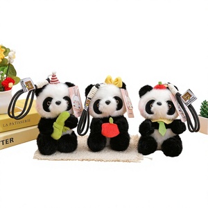 Llavero <span class=keywords><strong>de</strong></span> peluche <span class=keywords><strong>de</strong></span> panda adorable <span class=keywords><strong>de</strong></span> 18 cm al por mayor con bambú/manzana, colgante <span class=keywords><strong>de</strong></span> animal <span class=keywords><strong>de</strong></span> peluche suave para mochila y regalo - Product Image 1