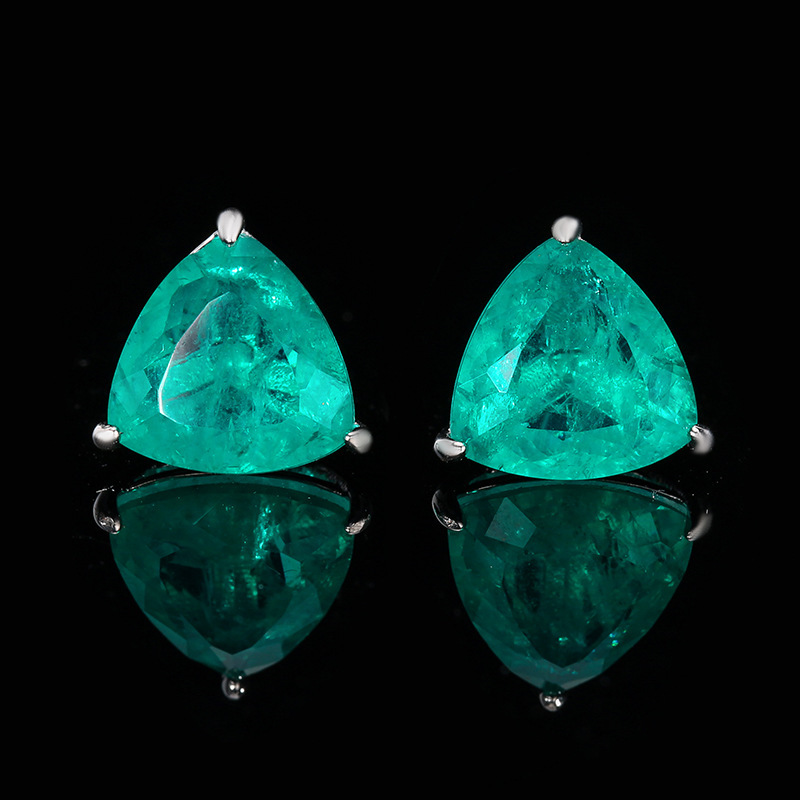 Emerald ear studs