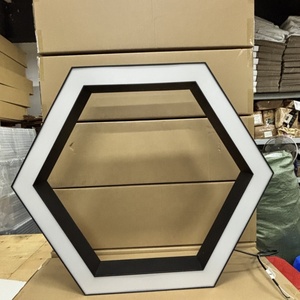 Lustre suspendu linéaire hexagonal moderne à LED, lampe suspendue hexagonale modulable pour salle de sport, centre commercial et bureau - Product Image 3