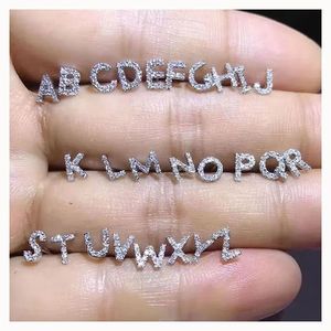 Boucles d'oreilles clous miniatures en or pur 14k 18k avec initiale lettre alphabet, serties de diamants naturels, pour femme, par Xinfly - Product Image 1