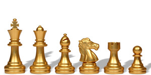 Juego de Ajedrez Magnético Plegable con Piezas Detalladas en Oro y Plata, Tablero Metálico Impreso, Ecológico y Portátil para Viajes - Product Image 5