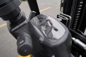 מלגזה דיזל OXPLO CPCD25 CPC25 CE ISO, גובה הרמה 3000 מ\\\"מ, 2.5 טון, הזזה צידית בהתאמה אישית, כיוון מזלגות אוטומטי, הנעה אחורית - Product Image 6