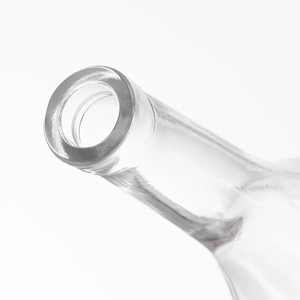Logotipo en relieve personalizado 750ml 700ml <span class=keywords><strong>Vodka</strong></span> Brandy Gin Whisky Spirit Botellas <span class=keywords><strong>de</strong></span> vidrio con Corchos - Product Image 3