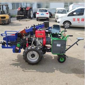 Piccolo appezzamento di paglia di frantumazione e il ritorno al campo di mais mietitrice singola cresta tenuto in mano - Product Image 5