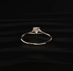 Impresionante Anillo de Compromiso con Diamantes de Corte Princesa y Tallo Dividido, Clásico Anillo de Compromiso con Diamantes y Moissanita para Mujer - Product Image 2