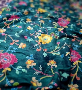 Tissu imprimé floral de qualité supérieure pour vêtements ethniques féminins, tissu imprimé floral pour la couture et la confection de vêtements - Product Image 1