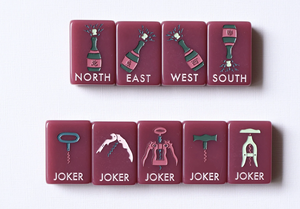 Modernas y Lujosas Fichas de Mahjong Americanas de Diseño, Hechas de Acrílico y Alimentadas por Energía Solar |   Colección de Vinos Portátil en Cabernet - Product Image 3