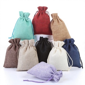 Bolsas de Compra de Yute con Cordón Navideñas - Ecológicas y Personalizables para Mercados, Centros Comerciales, Alimentos y Herramientas - Product Image 1