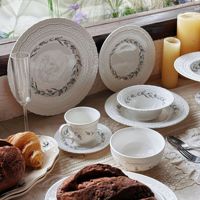 Service de vaisselle en porcelaine de style français avec bordure en dentelle gaufrée, résistant au lave-vaisselle, anti-fuite, vaisselle élégante pour mariage, hôtel, famille
