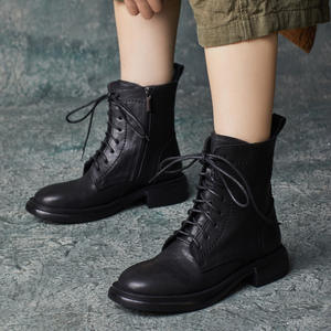 Nouvelles bottes en cuir de vachette faites à la main pour femmes, bout rond, lacets, talon chaton, bottines Martin pour femmes, automne et hiver - Product Image 4